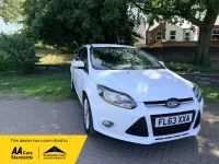 Used Ford Focus Zetec 125 HP (91 kW) 2013 White Hatchback