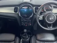 Używany Mini Cooper Exclusive 134 KM (98 kW) 2022 Czarny Hatchback