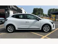 Used Renault Clio Evolution 90 HP (66 kW) 2024 Solid  glacier white  Hatchback