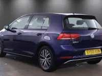 Used VW Golf VII SE 130 HP (95 kW) 2018 Blue Hatchback