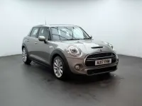 Usado Mini Cooper S Hatch 192 HP (141 kW) 2017 Prateado Citadino