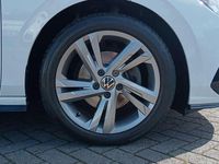 Begagnad VW Golf VII R-line 2021 Vit Halvkombi