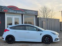 Used Ford Focus ST 250 HP (183 kW) 2015 White Hatchback