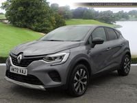 Begagnad Renault Captur Evolution 140 HK (102 kW) 2022 Grå SUV