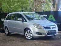 Usado Vauxhall Zafira Design Edition 120 CV (88 kW) 2011 Plateado Monovolumen