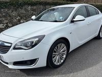 Used Vauxhall Insignia 140 HP (102 kW) 2015 White Hatchback