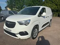 Usado Vauxhall Combo Sportive 100 HP (73 kW) 2020 Branco Monovolume