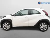 Used Toyota Aygo X PURE 2023 White SUV