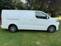 Second-hand Vauxhall Vivaro Sportive 2019 Alb Monovolum