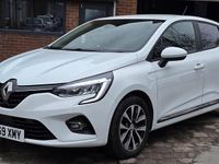 Used Renault Clio V Iconic 85 HP (62 kW) 2020 White Hatchback