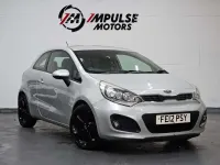 Używany Kia Rio 107 KM (78 kW) 2012 Srebrny Hatchback