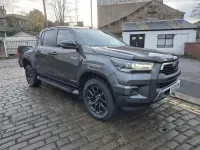 Usado Toyota HiLux 204 HP (150 kW) 2021 Cinzento Pickup