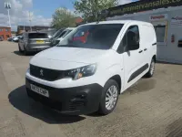 Second-hand Peugeot Partner Premium 100 CP (73 kW) 2022 Alb Monovolum