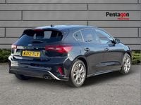 Begagnad Ford Focus ST-Line 123 HK (90 kW) 2023 Svart Halvkombi