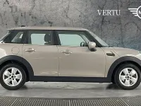 Usado Mini Cooper Classic 136 HP (100 kW) 2022 Cinzento Citadino