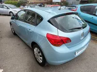 Second-hand Vauxhall Astra 2011 Albastru Hatchback