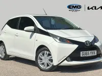 Used Toyota Aygo x-press 68 HP (50 kW) 2015 White Hatchback
