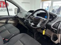 Usado Ford Tourneo Zetec 130 HP (95 kW) 2017 Branco Monovolume