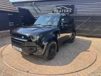 Begagnad Land Rover Defender S 525 HK (386 kW) 2021 Svart SUV