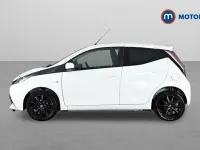 Used Toyota Aygo x-style 69 HP (50 kW) 2018 White Hatchback