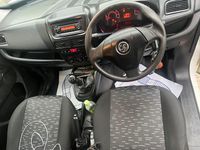 Second-hand Vauxhall Combo 95 CP (69 kW) 2018 Alb Monovolum