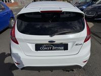 Used Ford Fiesta Zetec 2012 White Hatchback