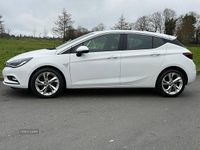 Used Vauxhall Astra SRi 150 HP (110 kW) 2017 White Hatchback