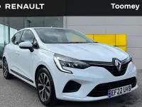 Begagnad Renault Clio V Iconic 140 HK (102 kW) 2022 Vit Halvkombi