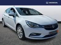 Used Vauxhall Astra Design Edition 123 HP (90 kW) 2019 White Hatchback