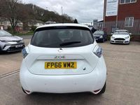 Used Renault Zoe Dynamique 64 kW (88 HP) 2016 White Hatchback