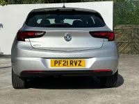 Begagnad Vauxhall Astra SRi 145 HK (106 kW) 2021 Silver Halvkombi