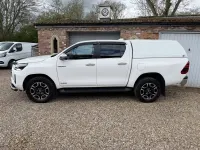Usado Toyota HiLux 150 CV (110 kW) 2023 Blanco Pickup/Camioneta