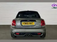 Usado Mini Cooper S Classic 188 CV (138 kW) 2019 Plateado Utilitario