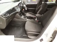 Used Vauxhall Astra SRi 100 HP (73 kW) 2016 White Hatchback