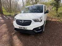 Begagnad Vauxhall Combo Edition 130 HK (95 kW) 2019 Vit Minibuss