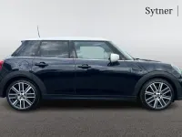 Usado Mini Cooper Exclusive 134 CV (98 kW) 2023 Negro Utilitario