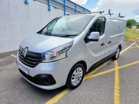 Używany Renault Trafic 2017 Srebrny Minivan