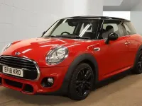 Usado Mini Cooper Hatch 2018 Rojo Utilitario