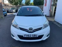 Used Toyota Yaris 99 HP (72 kW) 2012 White Hatchback