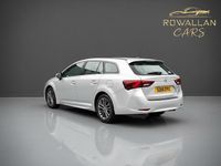 Used Toyota Avensis Business Edition 112 HP (82 kW) 2018 Silver Estate