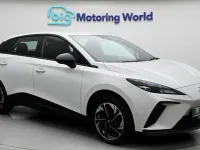 Używany MG MG4 EV SE 150 kW (204 KM) 2023 Biały Hatchback