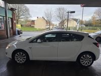 Used Vauxhall Astra Elite 165 HP (121 kW) 2011 White Hatchback
