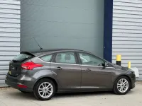 Begagnad Ford Focus Zetec 125 HK (91 kW) 2015 Grå Halvkombi