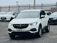 Used Vauxhall Grandland X S 120 HP (88 kW) 2018 White SUV