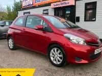 Used Toyota Yaris 101 HP (74 kW) 2013 Red Hatchback