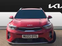 Usado Kia Stonic 101 HP (74 kW) 2023 Vermelho SUV