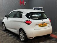 Used Renault Zoe Iconic 100 kW (136 HP) 2020 White Hatchback