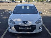 Gebraucht Peugeot 308 Access 98 PS (72 kW) 2013 Weiß Kleinwagen