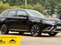 Begagnad Mitsubishi Outlander P-HEV 2017 Svart Kombi