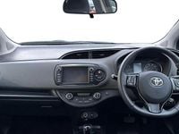 Used Toyota Yaris Hybrid 101 HP (74 kW) 2018 Red Hatchback